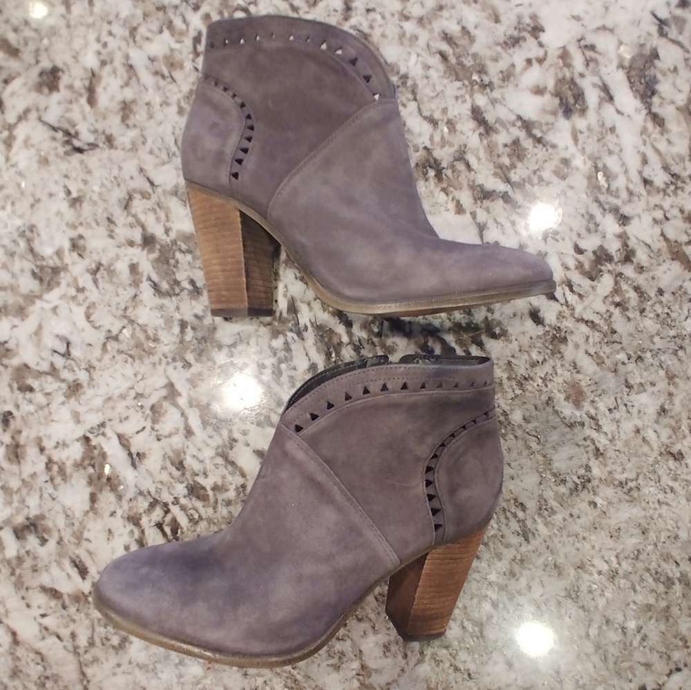 Vince Camuto gray ankle boots size 7